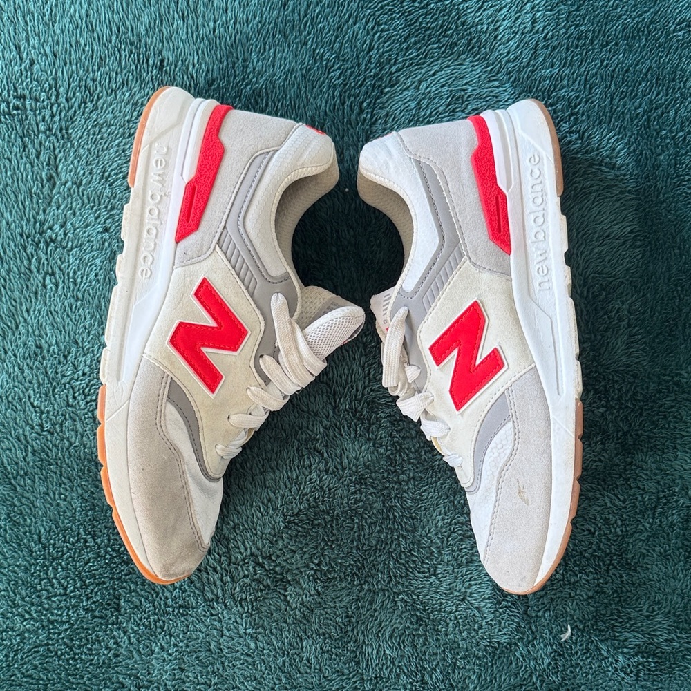 New Balance White and Red Athletic Shoes - Picture 4 of 5